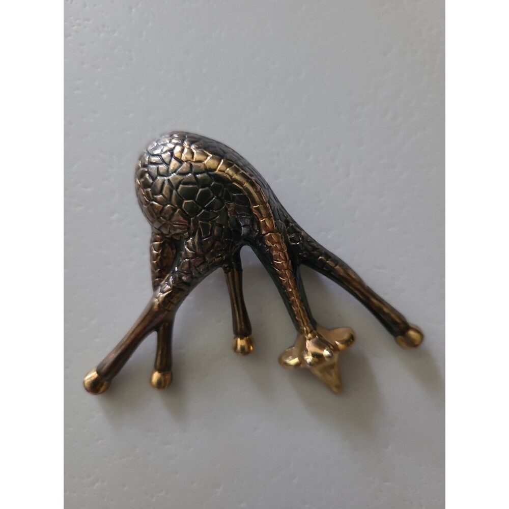 Best Brand Two Toned Textured Giraffe Brooch/Pendant. 2.75" X 3".